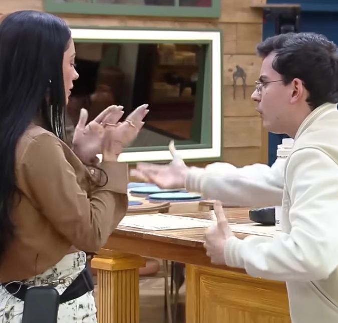 Briga entre Rayane Figliuzzi e Dudu Camargo e dinâmica que pegou fogo marcam madrugada de <i>A Fazenda 17</i>