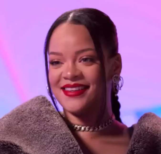 Na reta final da gravidez, Rihanna exibe barrigão em novo ensaio fotográfico