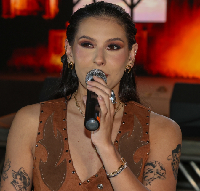 Ana Castela faz noite das garotas e diverte <i>web</i> com caracterização: - <i>Juninho agroplay</i>