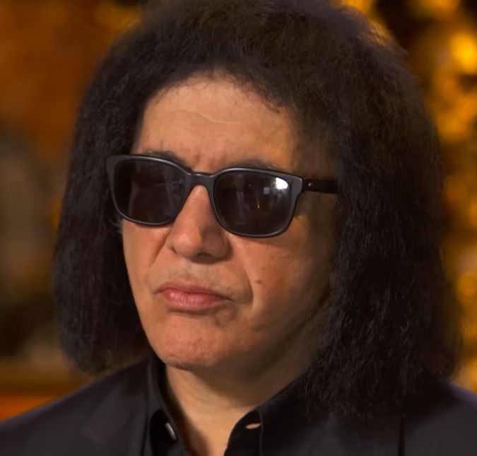 Gene Simmons, da banda <i>Kiss</i>, sofre acidente de carro após desmaiar no volante, diz jornal