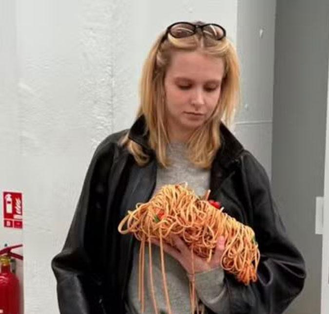 Isabella Scherer aposta em bolsa diferentona avaliada em 15 mil reais