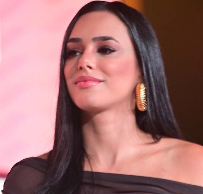 Em meio a rumores de crise, Bruna Biancardi abre álbum de fotos em família e posta clique beijando Neymar Jr.