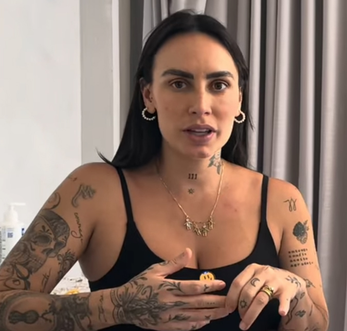 Clara Maia fala sobre perdas e fé: <i>A espada vai ao fogo pra ficar ainda mais resistente</i>