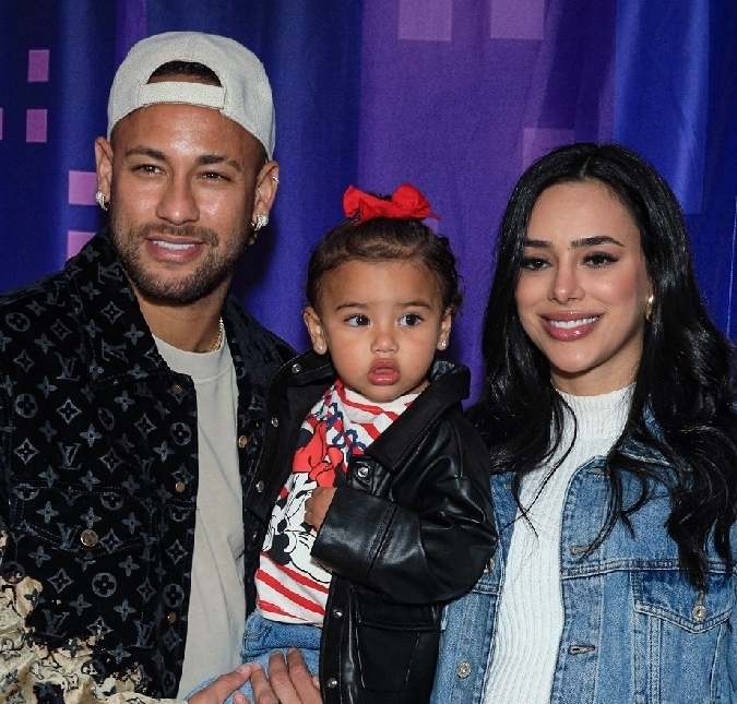 Em meio a rumores de crise, Neymar Jr. posta clique de Bruna Biancardi com as filhas