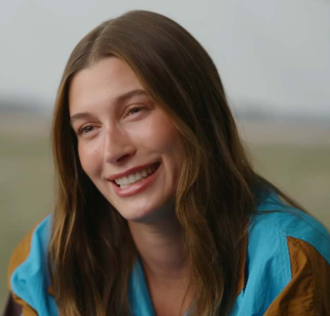 Hailey Bieber se derrete ao falar sobre a maternidade em entrevista: <i>É muito divertido</i>