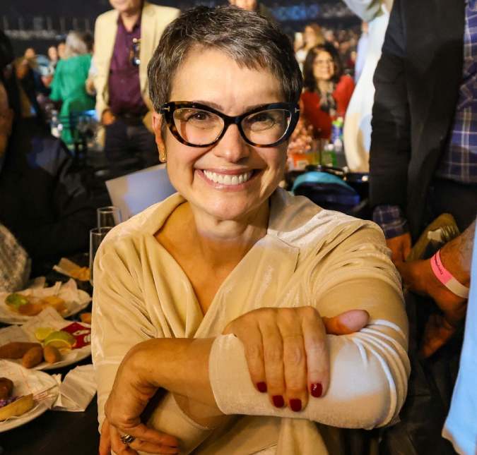 Sandra Annenberg se emociona na <i>SPFW</i> ao prestigiar Ronaldo Fraga: - <i>Me mostrou um novo mundo</i>