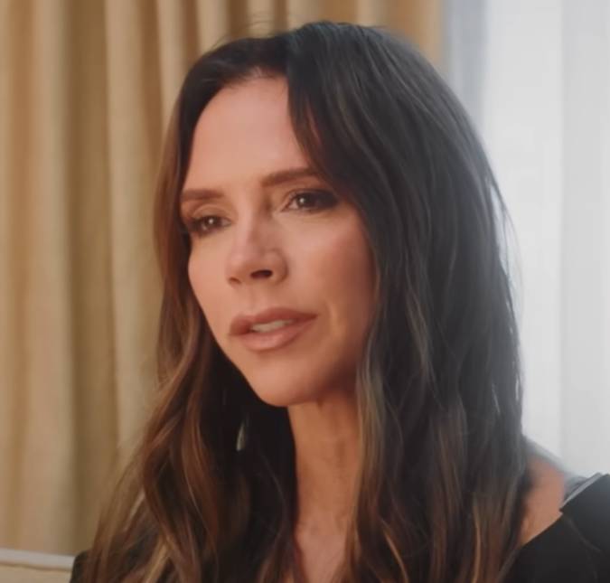 Victoria Beckham fala sobre a dor de ver manchetes negativas sobre os filhos
