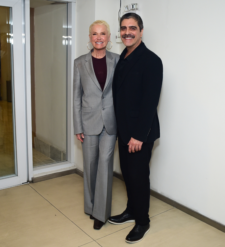Xuxa Meneghel prestigia Junno Andrade em estreia de musical