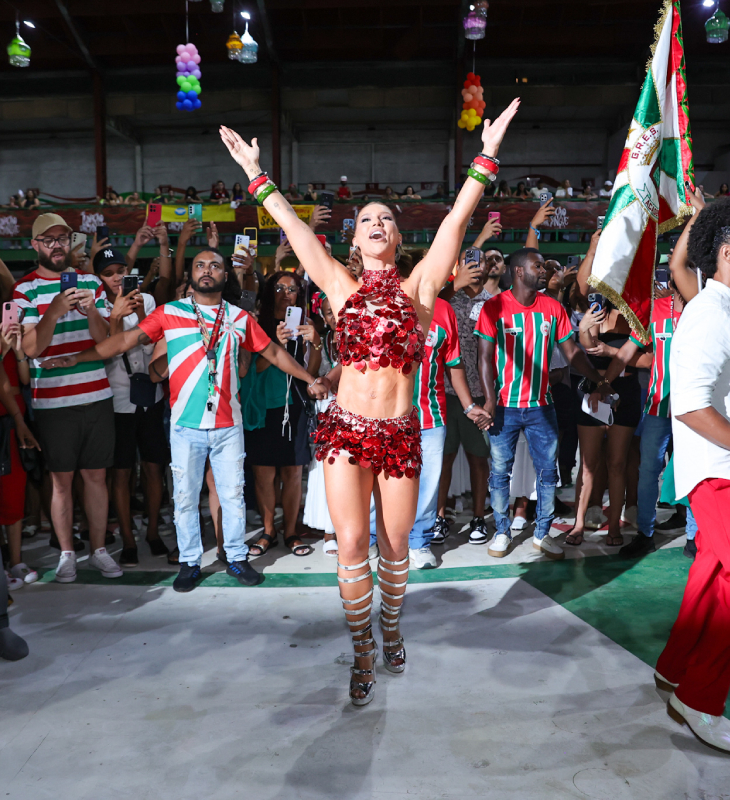 Virgínia Fonseca mostra samba no pé e recebe mãe de Vini Jr. em ensaio da Grande Rio