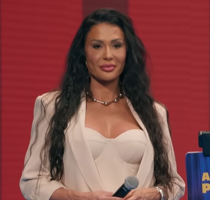 Gracyanne Barbosa é vítima de assalto à mão armada e tem carro levado: <i>- Foi um susto enorme</i>