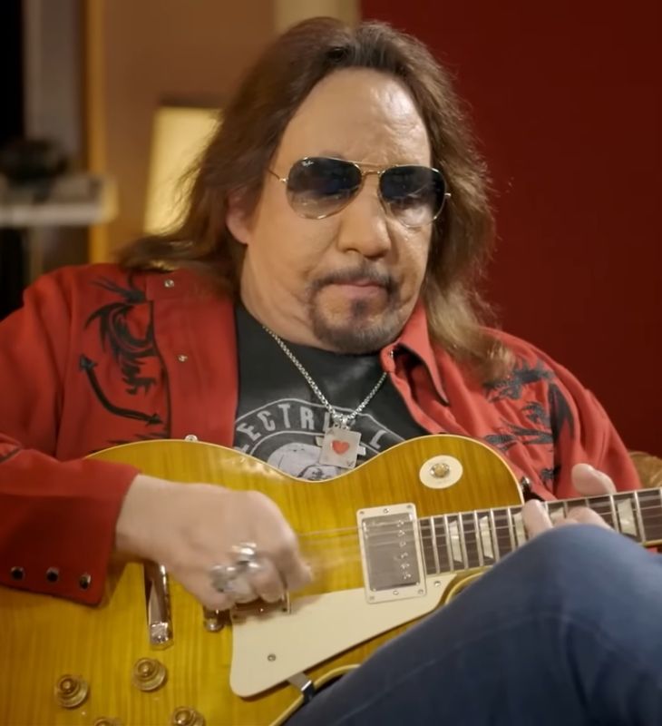 Ace Frehley, guitarrista original e membro fundador do <i>KISS</i>, morre aos 74 anos de idade. Confira quem são os famosos que nos deixaram em 2025