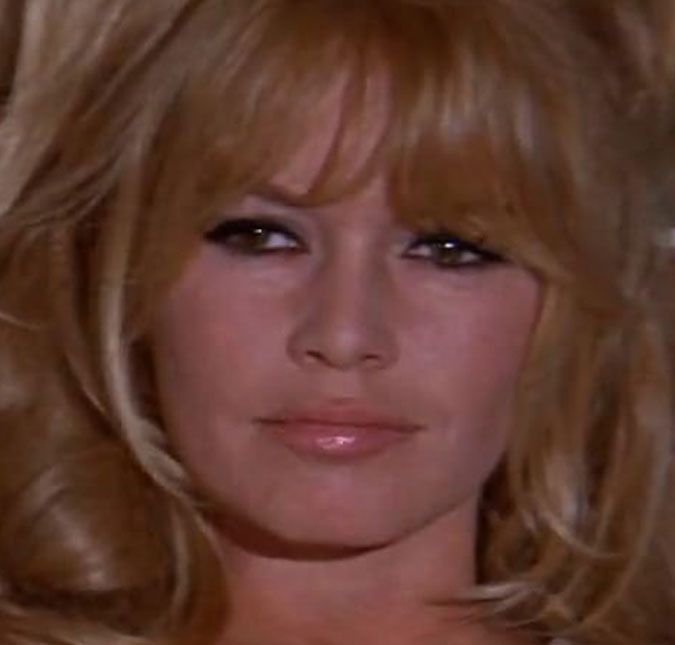 Ícone do do cinema francês, Brigitte Bardot é hospitalizada novamente A artista de 91 anos de idade está hospitalizada há dez dias no Hospital Saint Jean, em Toulon, na França