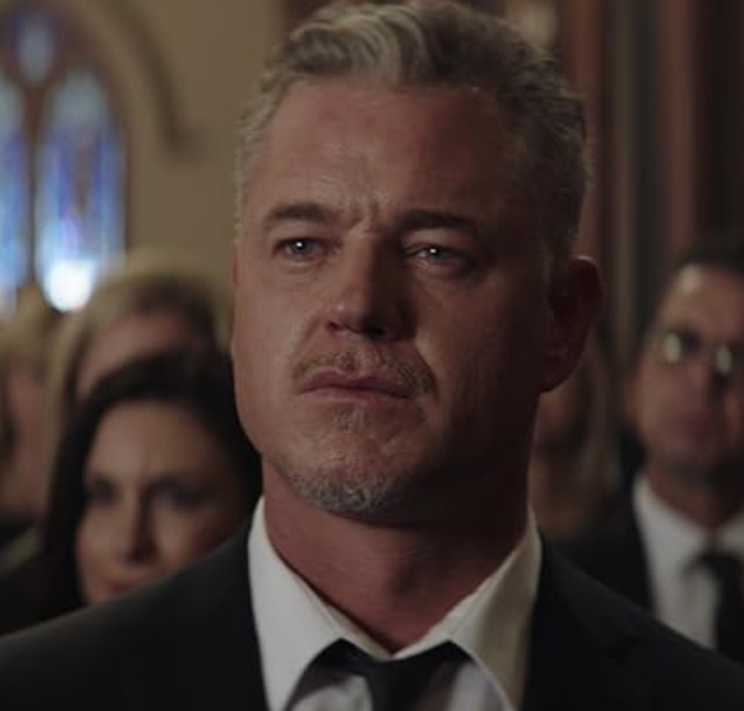 Eric Dane é visto em cadeira de rodas após diagnóstico da doença de <i>ELA</i>
