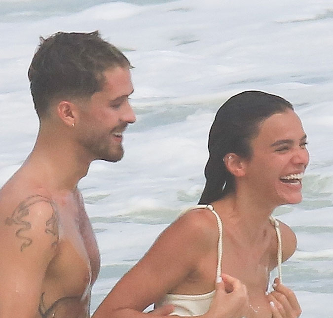Bruna Marquezine e João Guilherme curtem jantar com amigos em São Paulo