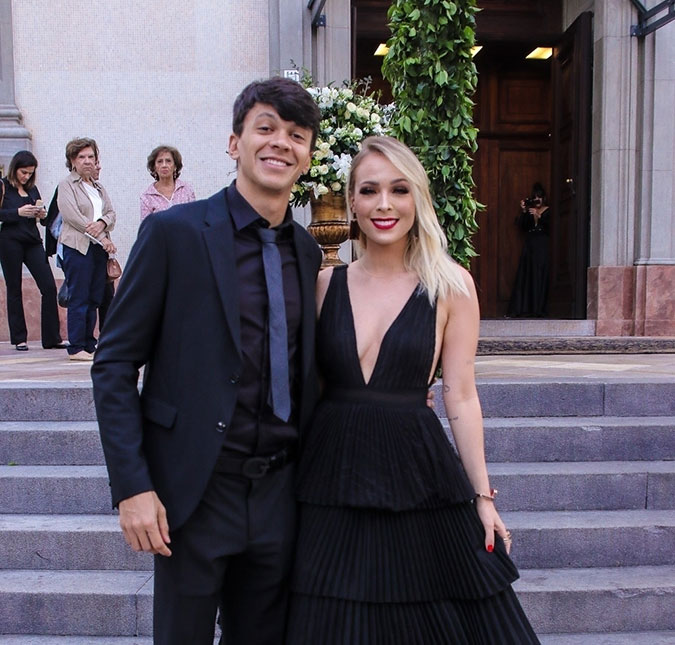 Júlio Cocielo surge sem aliança após anunciar o fim do casamento com Tata Estaniecki
