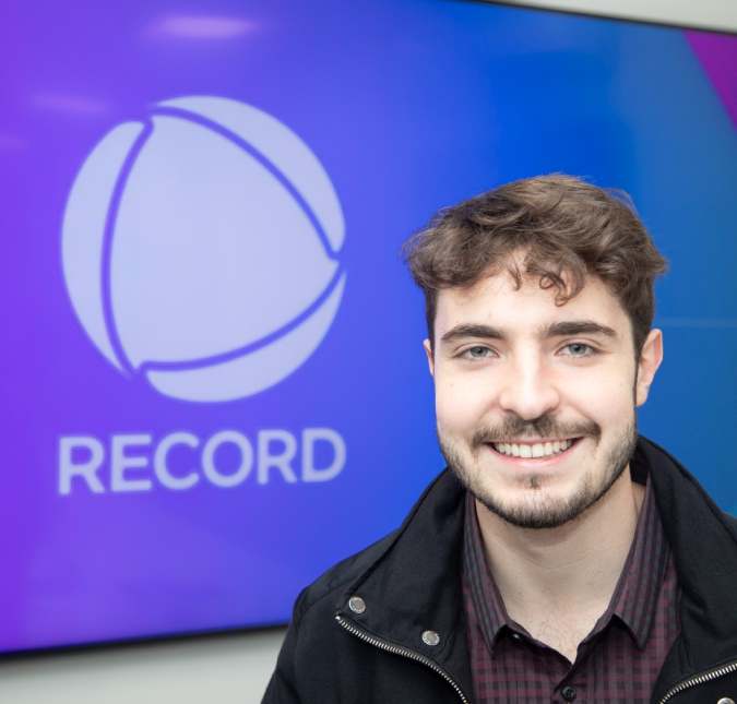 Novo contratado! João Augusto Liberato assina com <i>TV Record</i> : <i>Muito feliz</i>