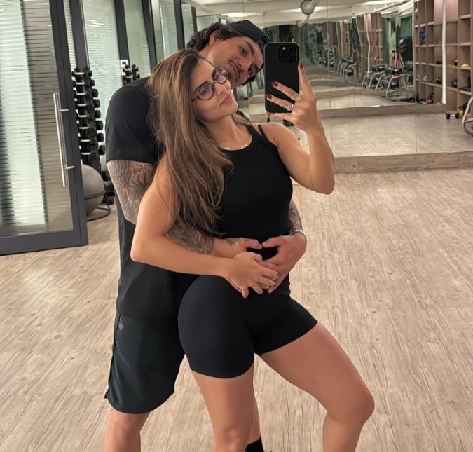 Após publicação de Gabriel Medina, Isabella Arantes confirma que está esperando um bebê com o surfista