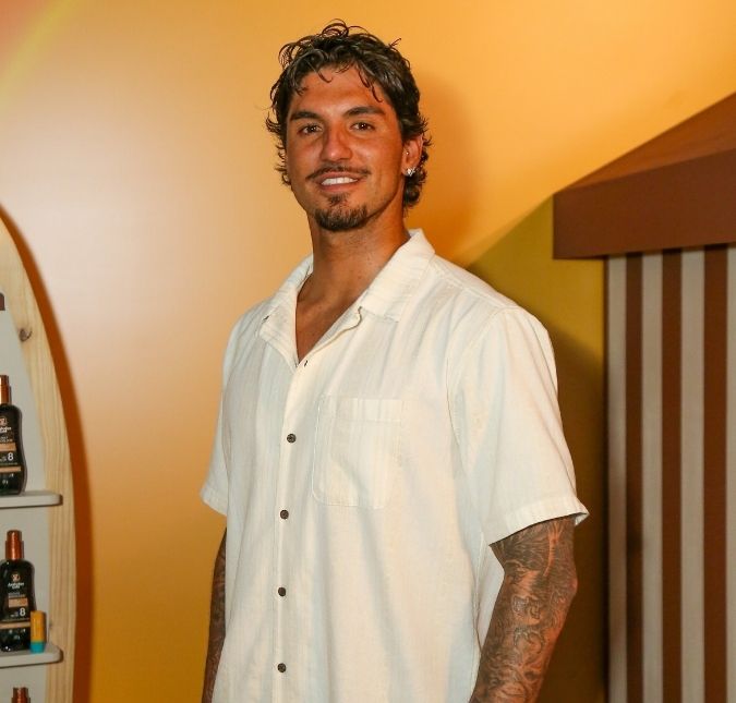 Após levantar suspeitas de gravidez, Gabriel Medina anuncia novo projeto: <i>E assim nasce o Medininha</i>