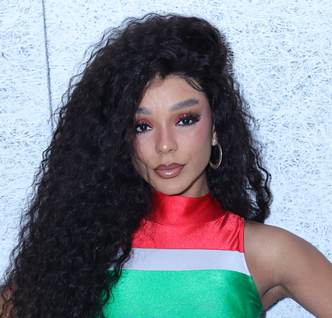 Brunna Gonçalves marca presença em ensaio da Grande Rio e fala com Ludmilla por vídeo