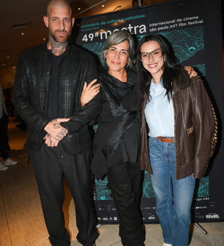 Glória Pires recebe Cleo Pires e Leandro D'Lucca em <i>première</i> de novo filme
