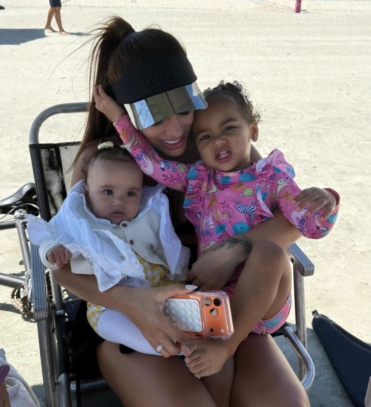 Bruna Biancardi exibe registro encantador com Mavie e Mel na praia. Confira alguns momentos da influenciadora com as filhas