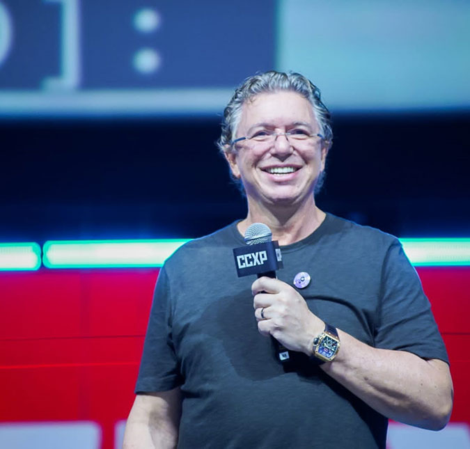 Boninho se pronuncia após críticas de Narcisa: <i>Sigo tranquilo e em paz</i>