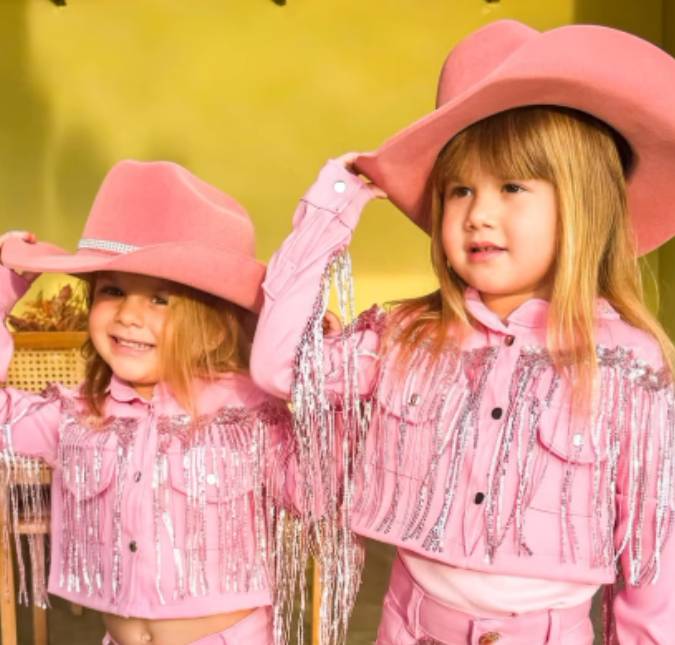 Mini Boiadeiras? Zé Felipe encanta ao mostrar filhas com <i>looks</i> inspirados em Ana Castela... Veja alguns momentos do cantor como pai