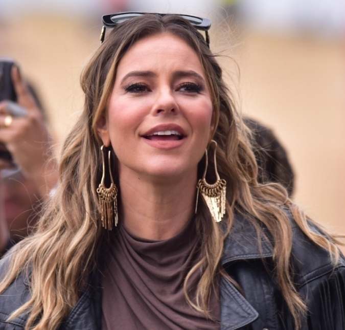 Paolla Oliveira brinca com fala de Heleninha em <i>Vale Tudo</i> ao surgir dançando: <i>Toca uma salsa... Não, errei a fala</i>