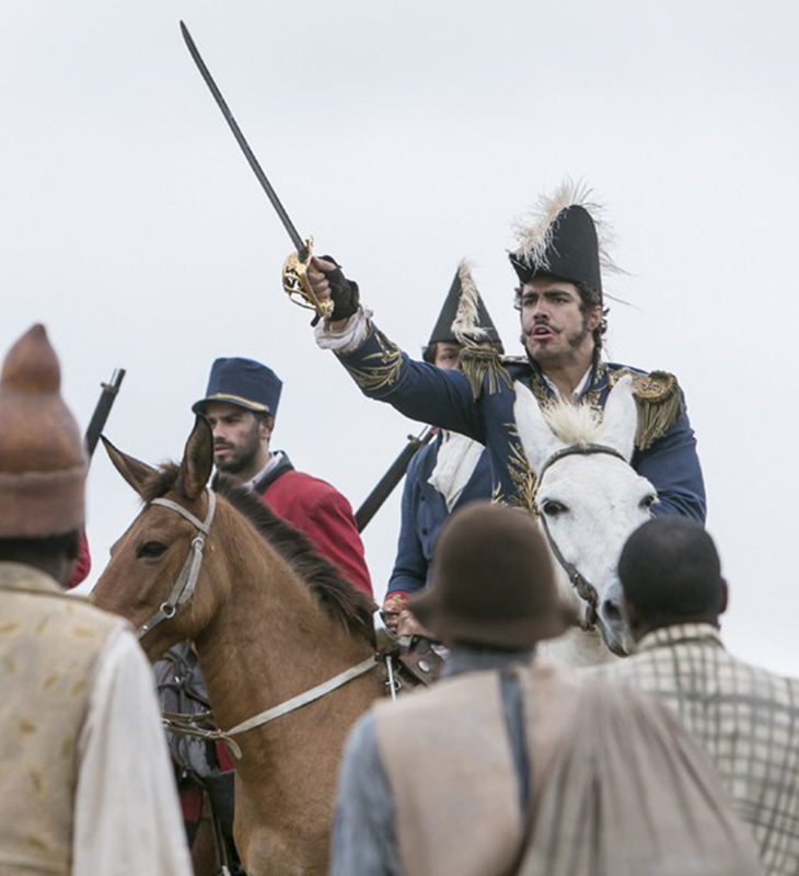 Caio Castro, Selton Mello, Fernanda Torres... Relembre os famosos que deram vida a personagens históricos!