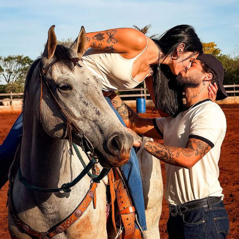 Zé Felipe se derrete por Ana Castela em aniversário: <i>Hoje o dia é dela</i>. Confira os melhores momentos dos cantores desde que eles assumiram a relação