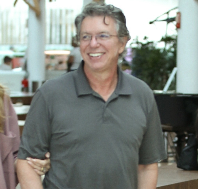 Boninho anuncia novo <i>reality show</i> e garante: <i>Sem ex, sem cel, sem sub</i>