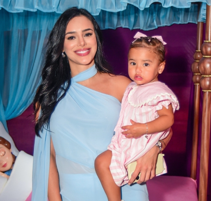 Bruna Biancardi encanta ao mostrar Mavie vendo o papai noel em Santos; assista ao video