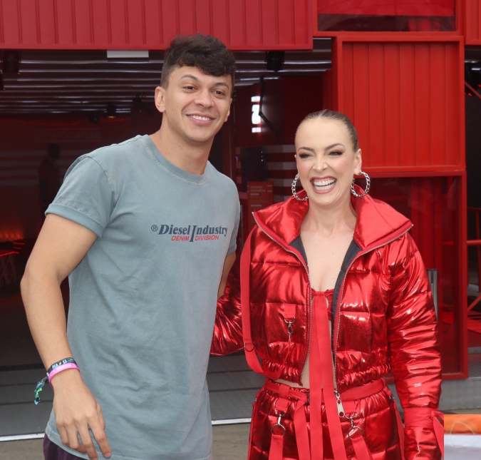 Após beijo em festa, Tata Estaniecki e Júlio Cocielo são flagrados em almoço