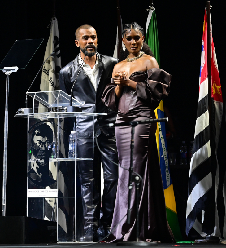 Samuel de Assis e Erika Januza arrasam ao apresentarem Troféu Raça Negra em São Paulo