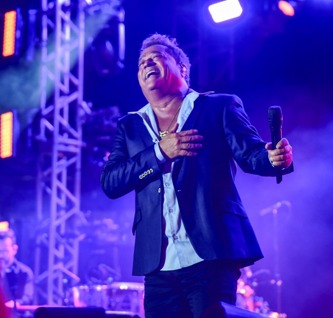 Leonardo recebe filha e a viúva do irmão Leandro em segundo dia do <i>Navio Cabaré 2025</i>