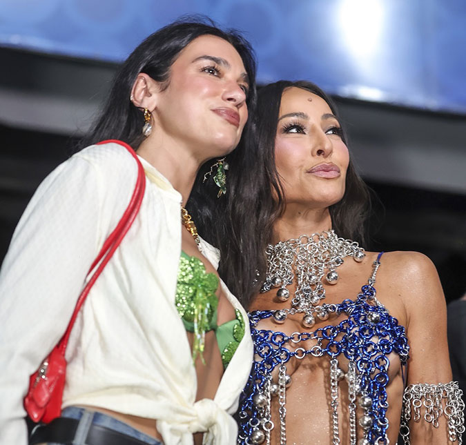 Encontro de milhões! Sabrina Sato e Dua Lipa se encontram em ensaio da Vila Isabel