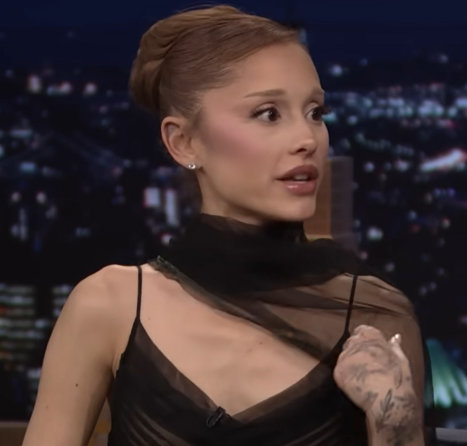 Em meio à turnê de <i>Wicked: Parte 2</i>, Ariana Grande testa positivo para Covid-19