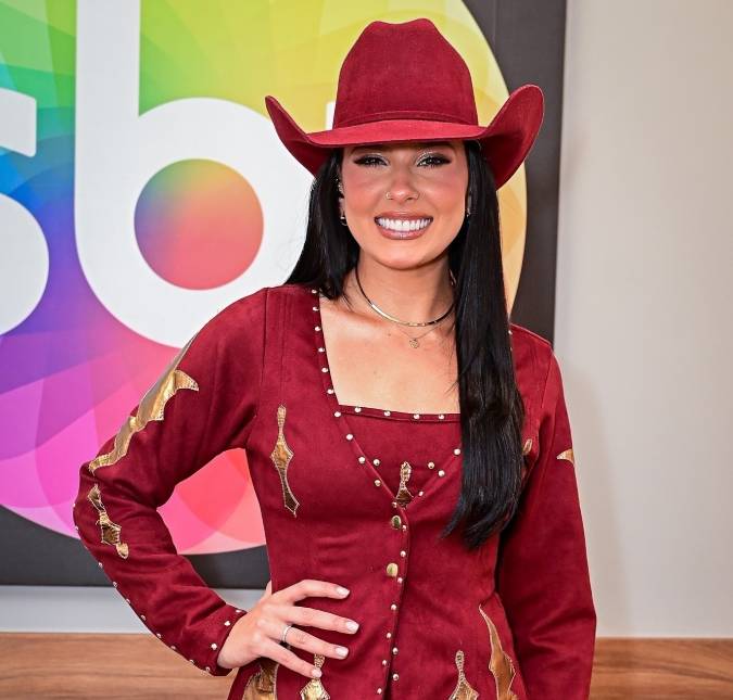 Ícone sertaneja! Veja os <i>looks</i> estilosos de Ana Castela