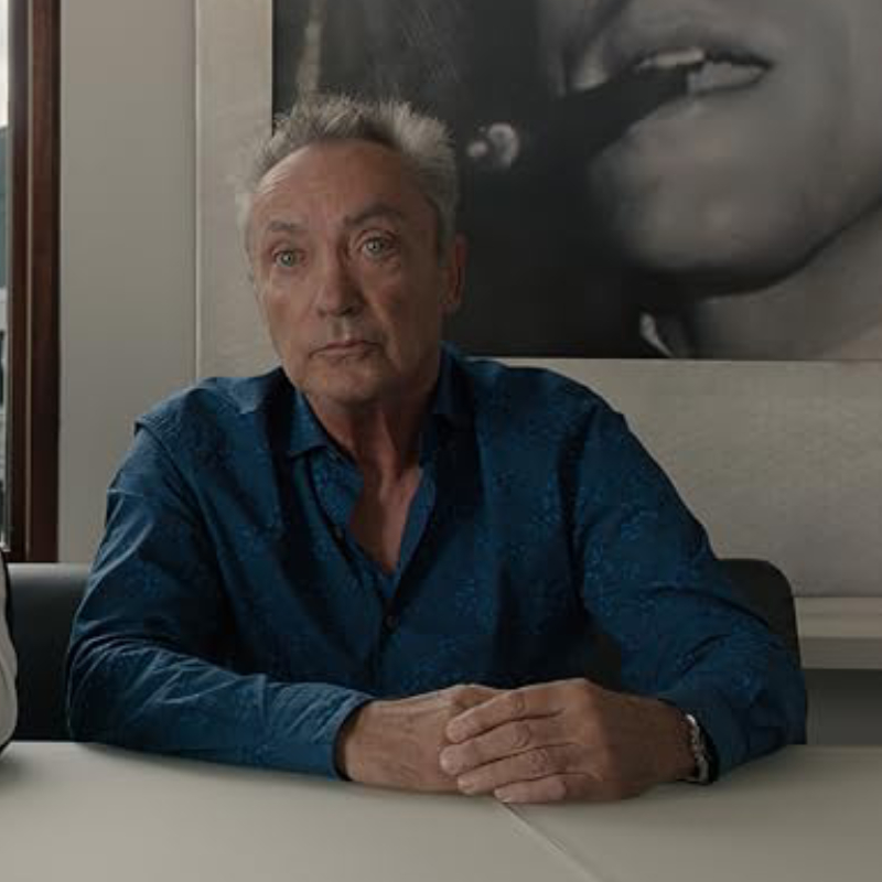Udo Kier, ator alemão que fez <I>Bacurau</i> e <I>O Agente Secreto</i>, morre aos 81 anos idade. Veja quem são os famosos que nos deixaram em 2025