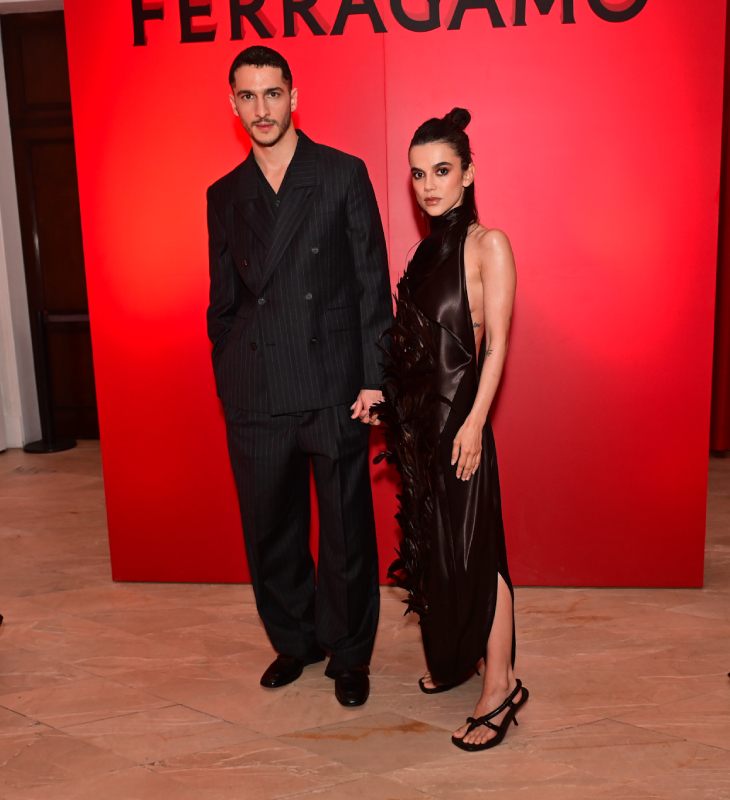 Em rara aparição, Manu Gavassi e Jullio Reis curtem juntos evento da marca italiana <i>Ferragamo</i>