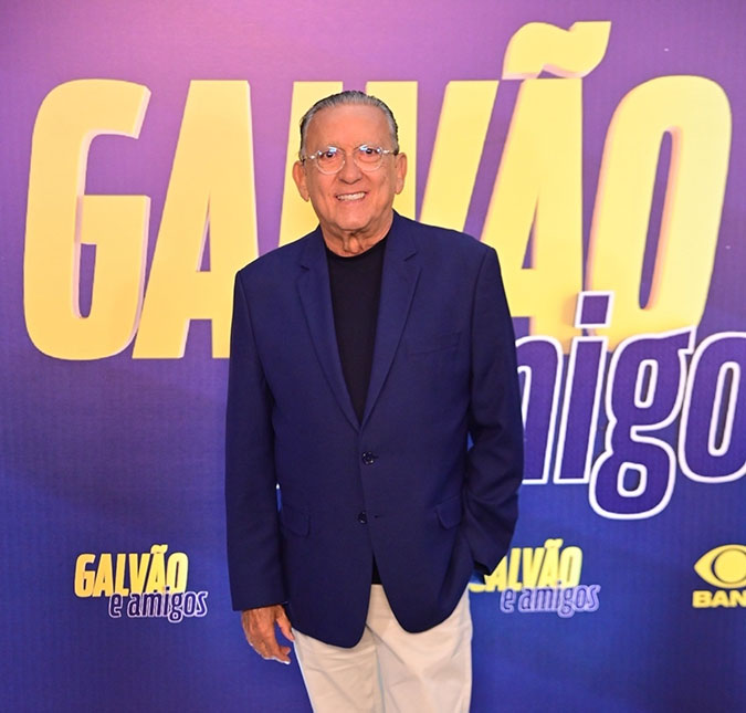 Galvão Bueno surge em foto antiga com a esposa para celebrar 25 anos de casamento