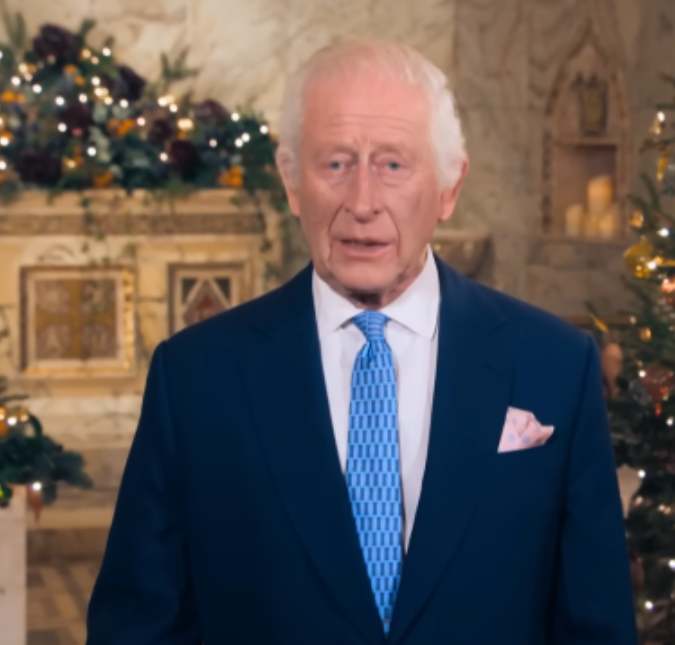 Rei Charles lll retira oficialmente as últimas honrarias do irmão, ex-Príncipe Andrew