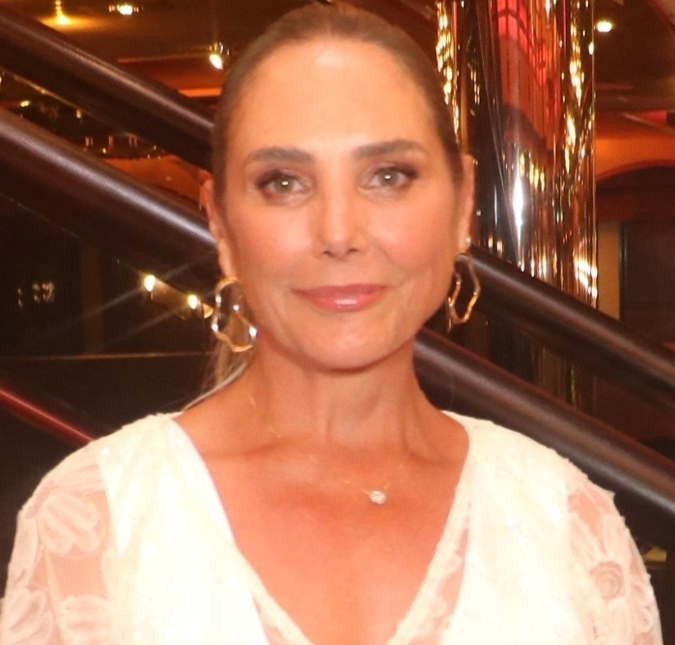 Acompanhada de namorada, Heloísa Périssé marca presença na festa de Walcyr Carrasco