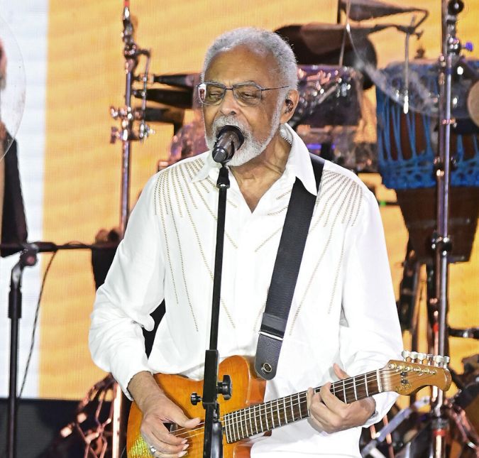 Gilberto Gil se apresenta em segunda noite do navio Tempo Rei