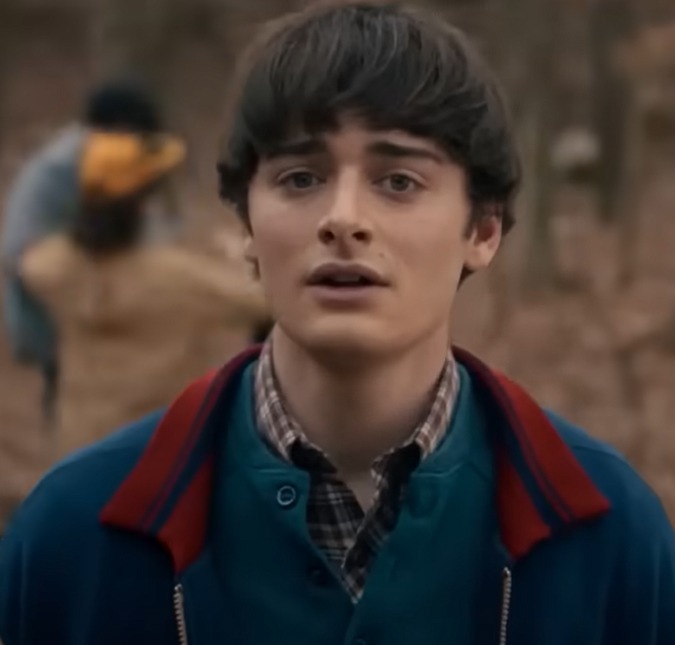 Noah Schnapp mostra bastidores da gravação do último episódio da primeira parte de <i>Stranger Things</i>