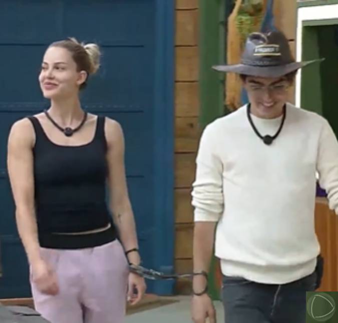 Saory Cardoso e Dudu Camargo andam acorrentados pela sede de <i>A Fazenda 17</i>