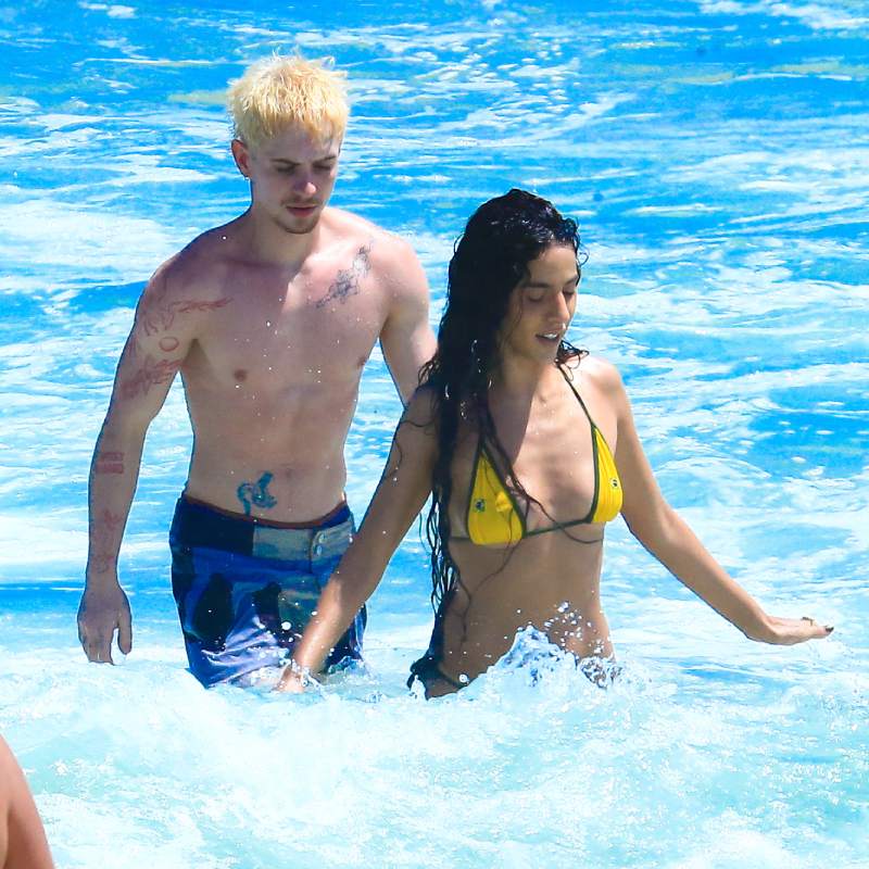 Marina Sena e Juliano Floss curtem praia no Rio de Janeiro juntos