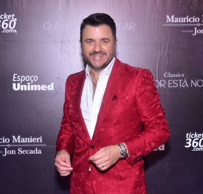 Maurício Manieri comemora alta da esposa, Iza Stein, após AVC: <i>Hora do meu amor voltar para casa</i>