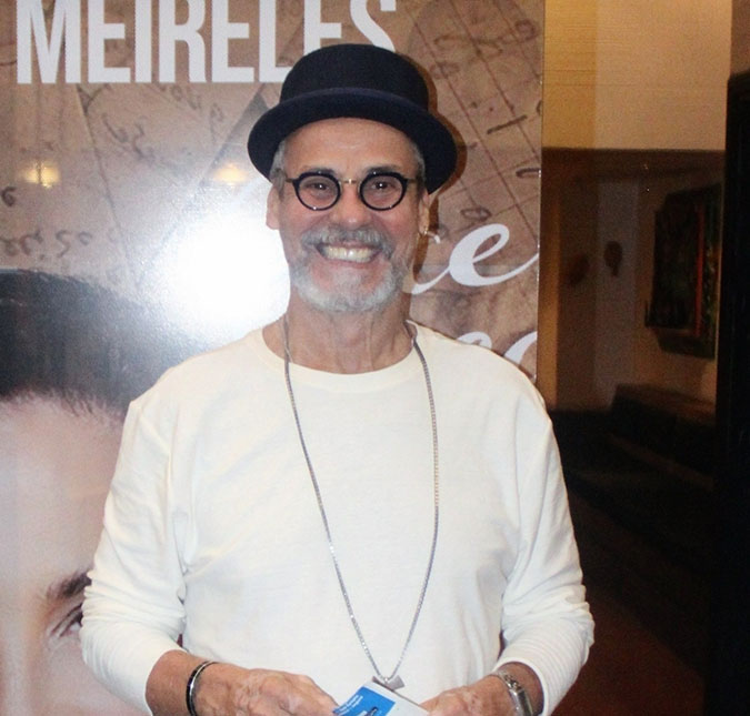 Carlinhos de Jesus atualiza fãs sobre tratamento de doença autoimune: <i>Desistir nem pensar</i>