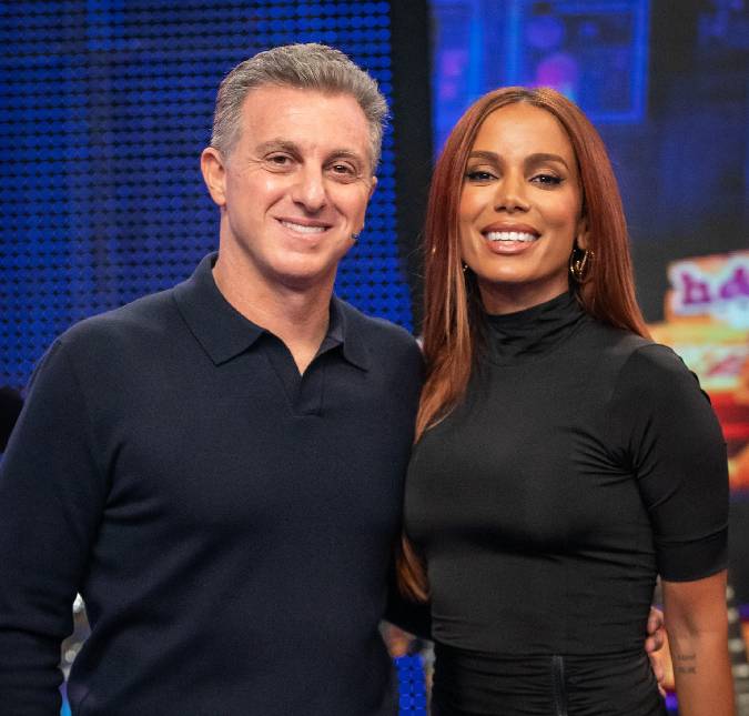 Anitta dorme em barraca durante visita ao Xingu no <i>Domingão com Huck</i> e faz forte desabafo